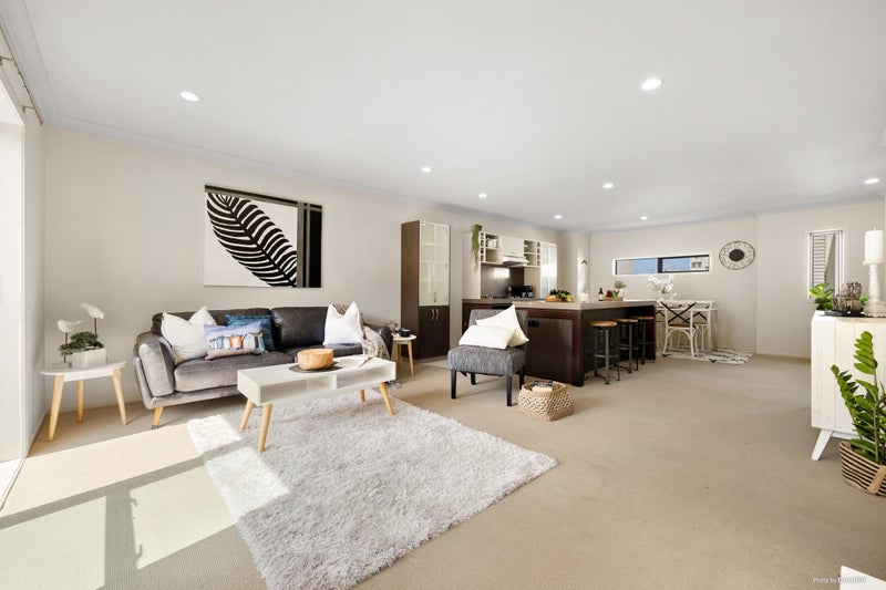 52/21 Hunters Park Drive, Three Kings, Auckland - Carousel 1