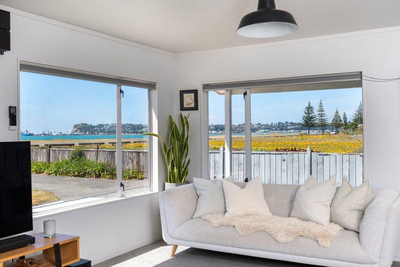 1/64 The Esplanade, WESTSHORE, NAPIER - Carousel 1