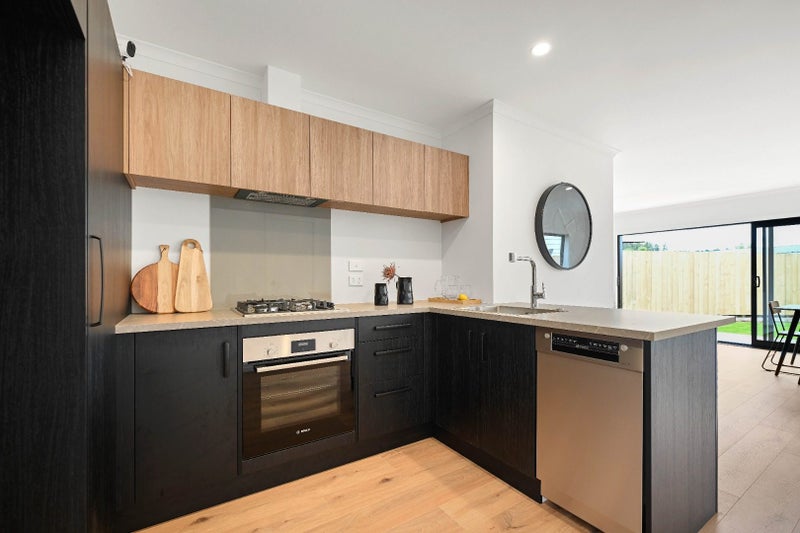 2/12 McEwan Place, Fitzroy, Hamilton - Carousel 2