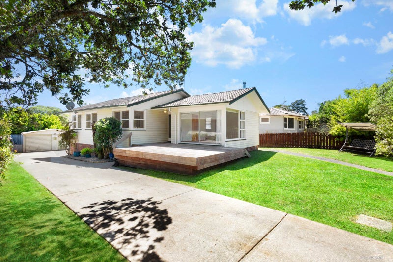 7 Pendlebury Street, Green Bay, Auckland - Carousel 1