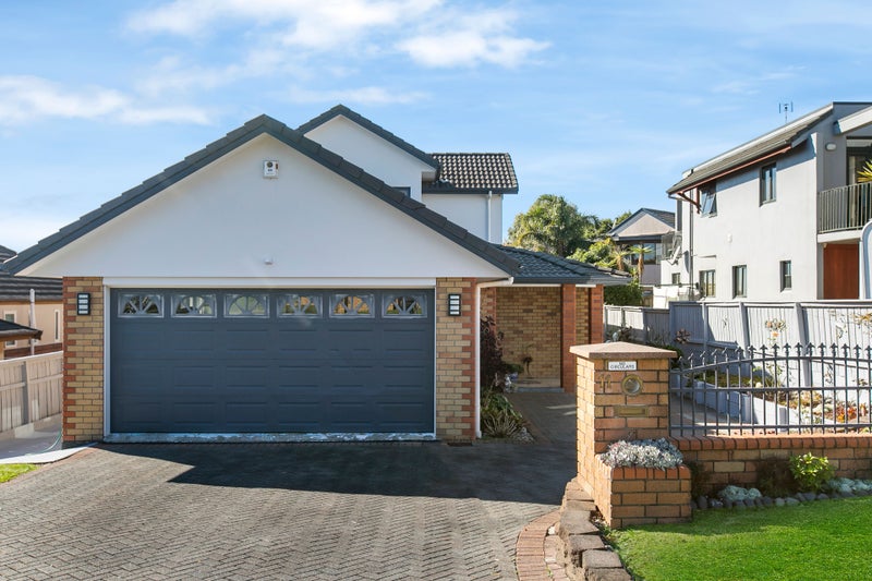 11 Santa Monica Place, Goodwood Heights, Auckland - Carousel 1