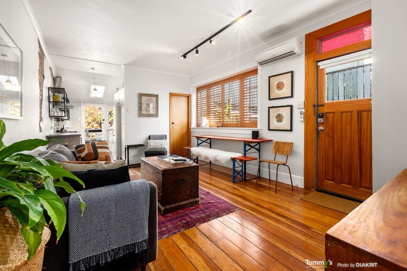 180 Sutherland Road, Lyall Bay, Wellington - Carousel 1