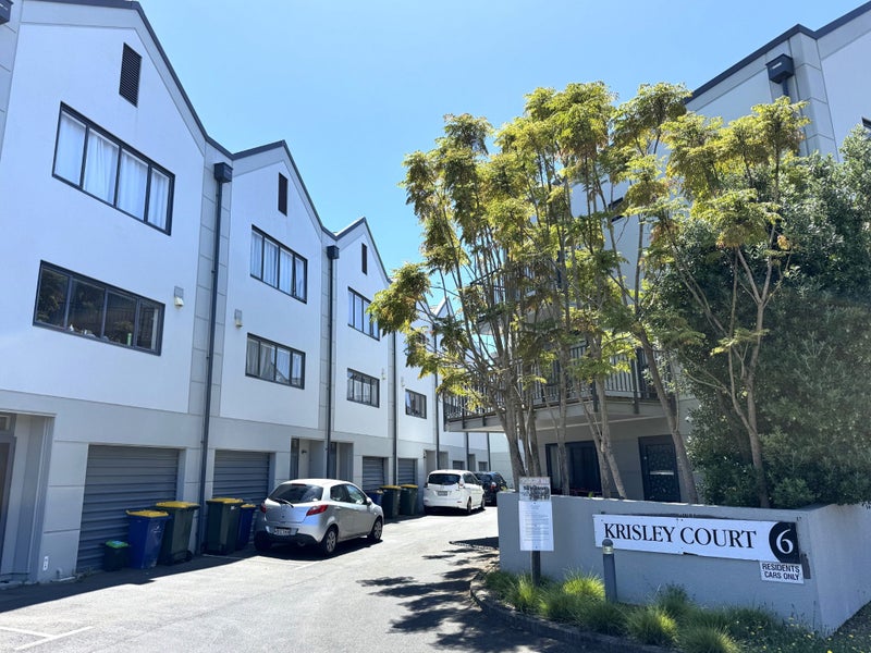 4/6 Ambrico Place, New Lynn, Auckland - Carousel 1