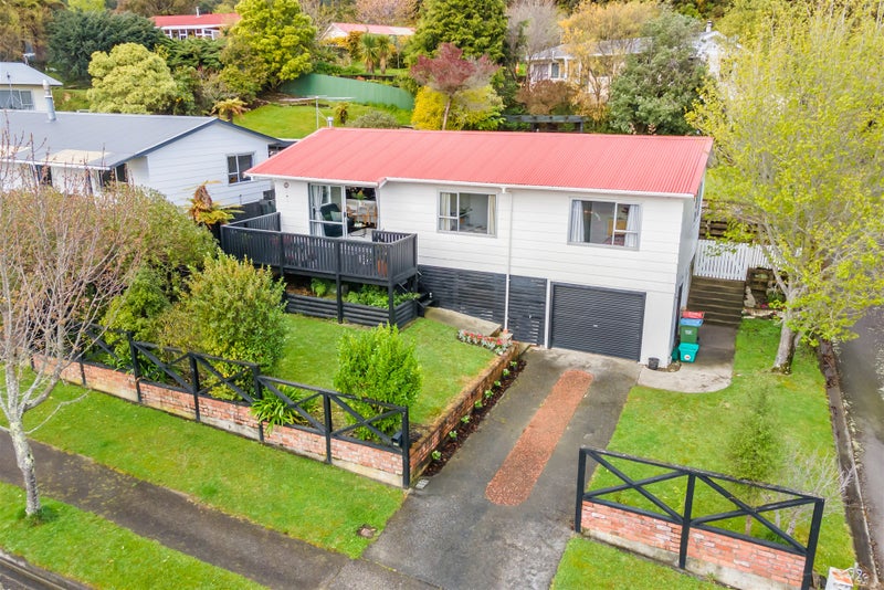 7 Oaklands Grove, Clouston Park, Upper Hutt - Carousel 1