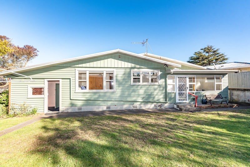 10 Eaton Crescent, Otamatea, Whanganui - Carousel 2