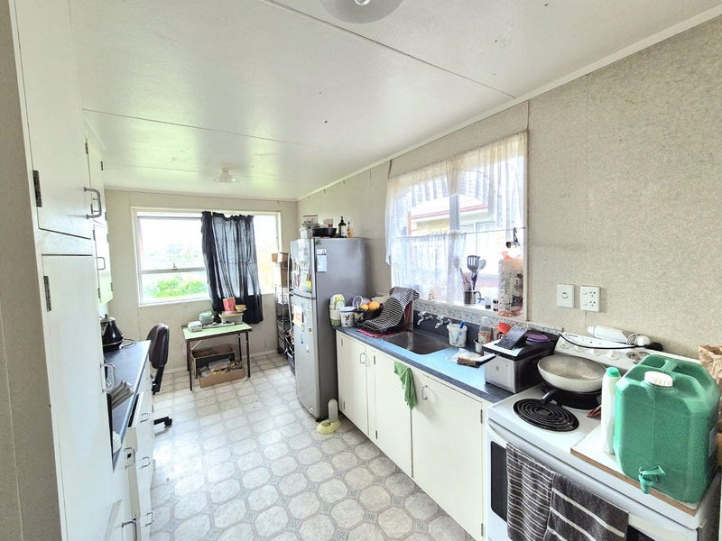 29 Hackett Street, Whanganui East, Whanganui - Carousel 2