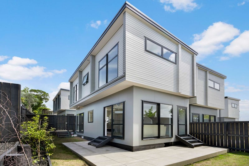 8/24 Andrew Road, Howick, Auckland - Carousel 1