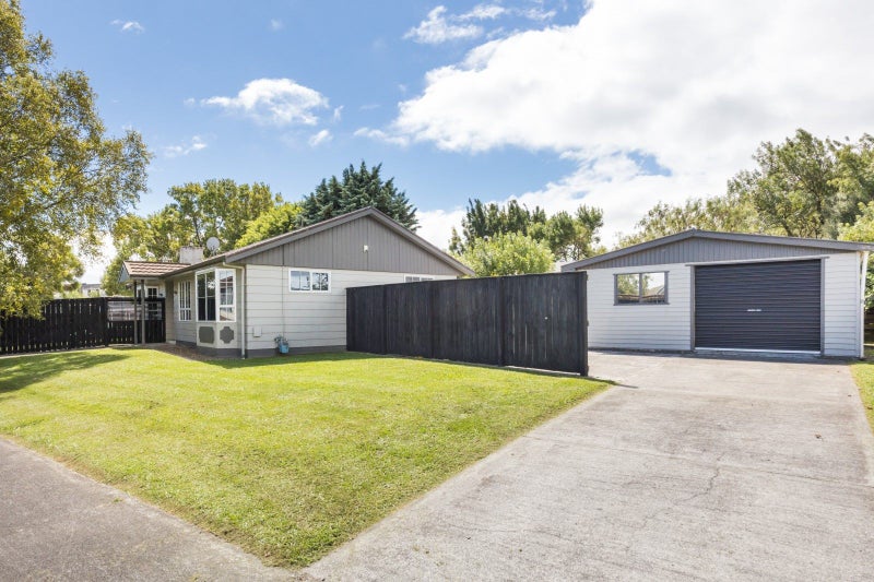 1 Cumberland Place, Kelvin Grove, Palmerston North - Carousel 1