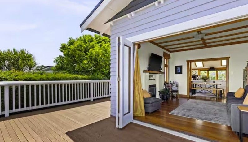 6 Harvey Road, Bluff Hill, Napier - Carousel 2