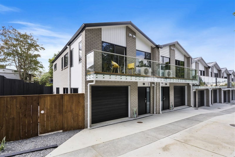 10F Ballial Place, West Harbour, Auckland - Carousel 1