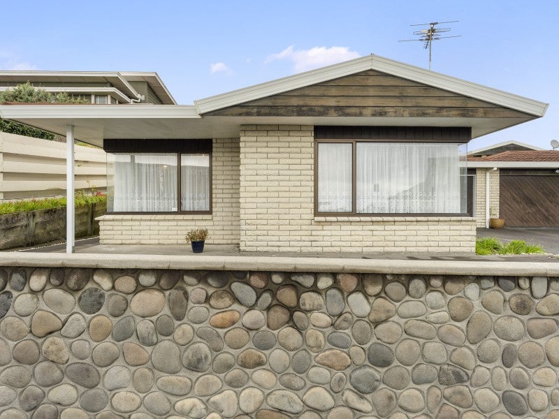 2/478 Devon Street East, Strandon, New Plymouth - Carousel 2