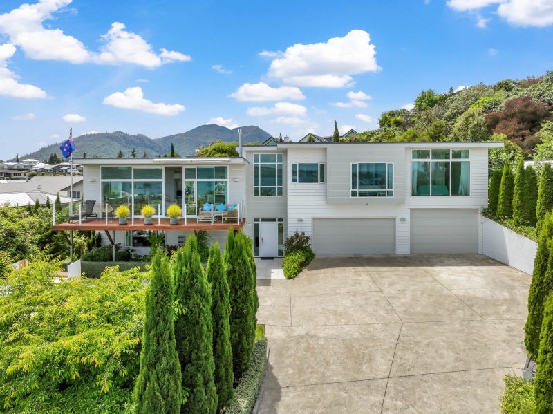 12 Botanical Heights Drive, Waipahihi, Taupo - Carousel 1