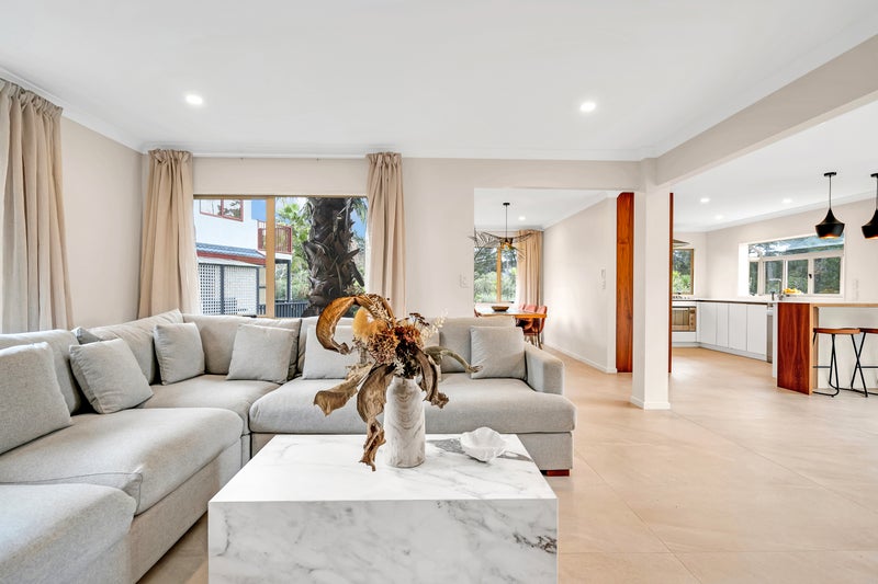 21 Blethyn Place, Te Atatu South, Auckland - Carousel 2