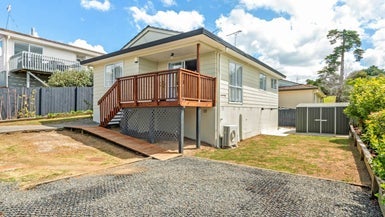 26 Halloran Place, Massey, Auckland - Carousel 1