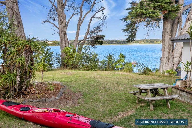 23 Ferry Parade, Herald Island, Auckland - Carousel 21