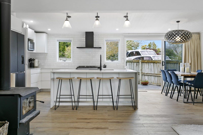 4 Kathleen Place, Rainbow Point, Taupo - Carousel 2