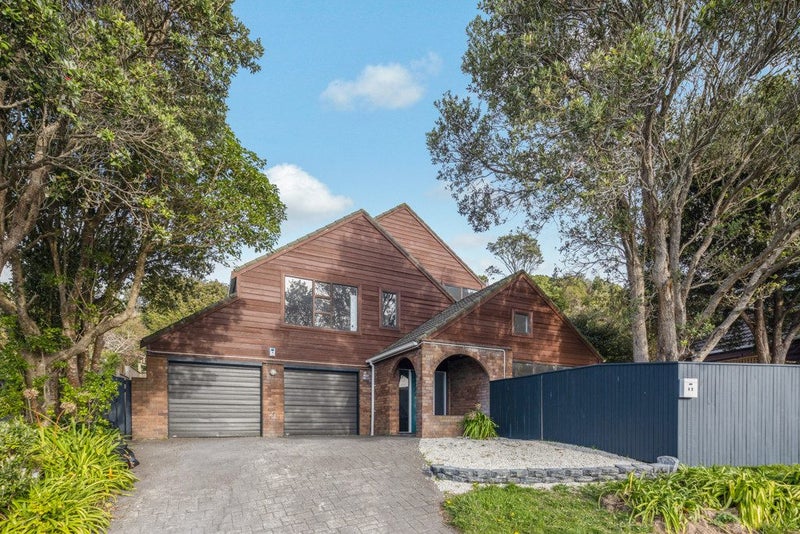 49 Abilene Crescent, Churton Park, Wellington - Carousel 1