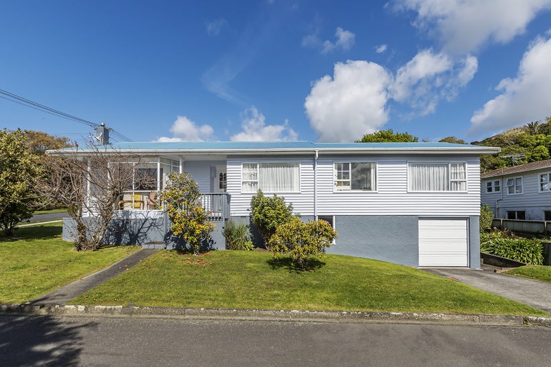 4 Pembroke Street, Tawa, Wellington - Carousel 2