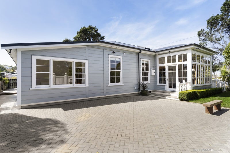 2 Kohima Drive, Khandallah, Wellington - Carousel 1