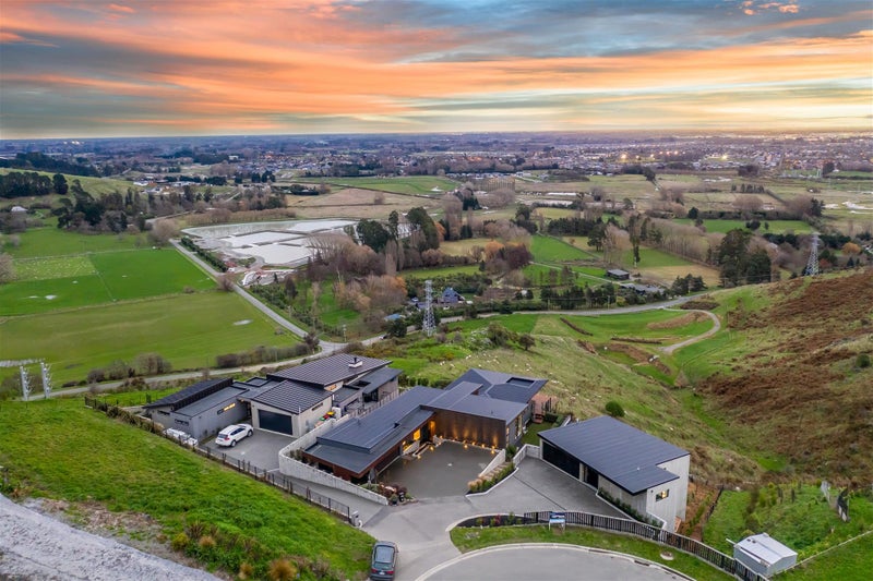 9 Francis Mill Grove, Westmorland, Christchurch - Carousel 23