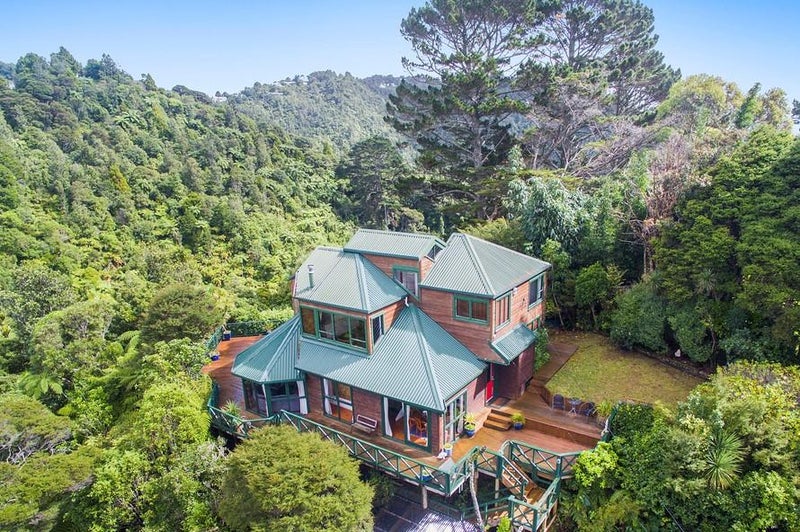 907 West Coast Road, Waiatarua, Auckland - Carousel 1