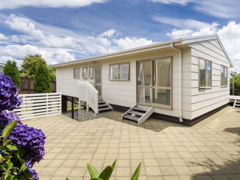 34B Manson Street, Gate Pa, Tauranga - Carousel 1