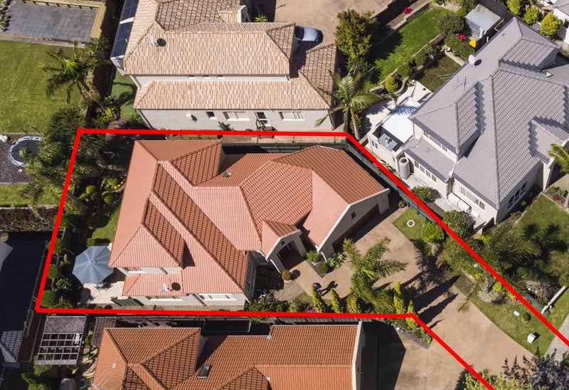 12 Brooke Ridge Rise, East Tamaki Heights, Auckland - Carousel 1