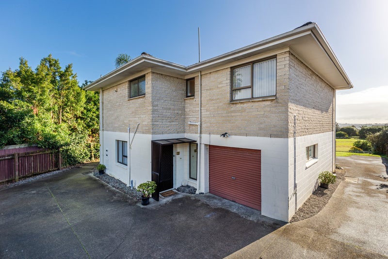 1/33 Tyrian Close, Half Moon Bay, Auckland - Carousel 1