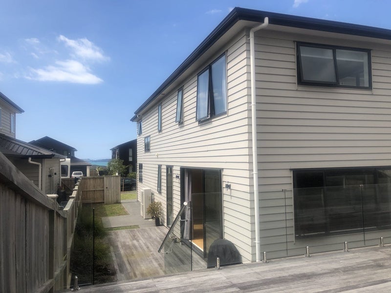 35 Thistle Close, Beachlands, Auckland - Carousel 2