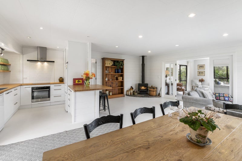 131 Field Way, Waikanae Beach, Waikanae - Carousel 1