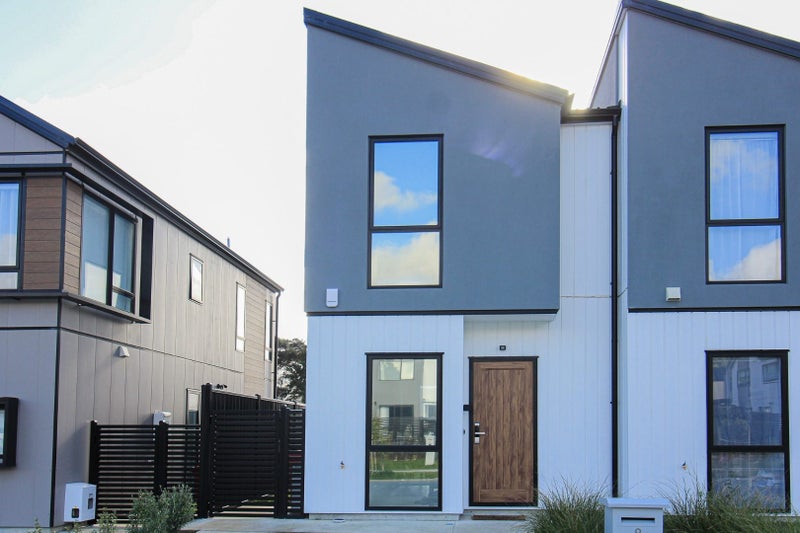 8 Castletown Street, Wallaceville, Upper Hutt - Carousel 1