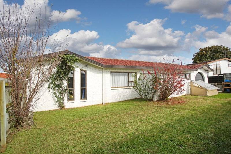 1/110 Beach Road, Pahurehure, Papakura - Carousel 1