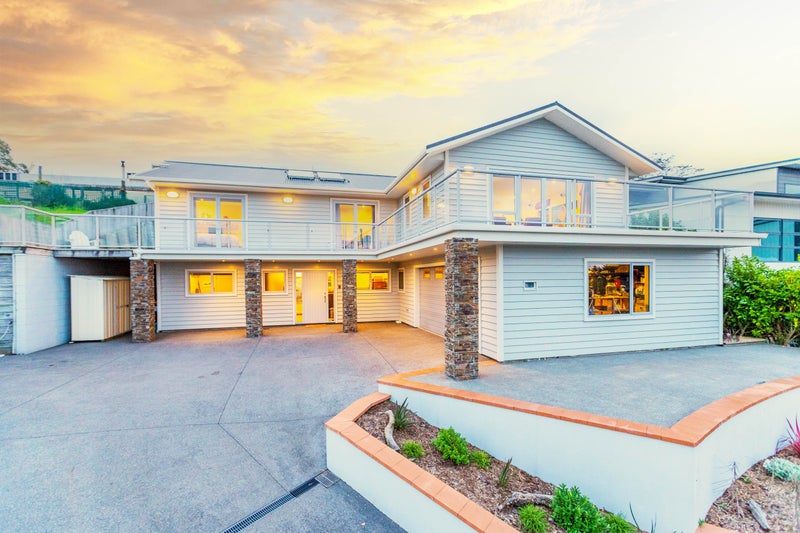 18 Charlotte Way, Raumati South, Paraparaumu - Carousel 1