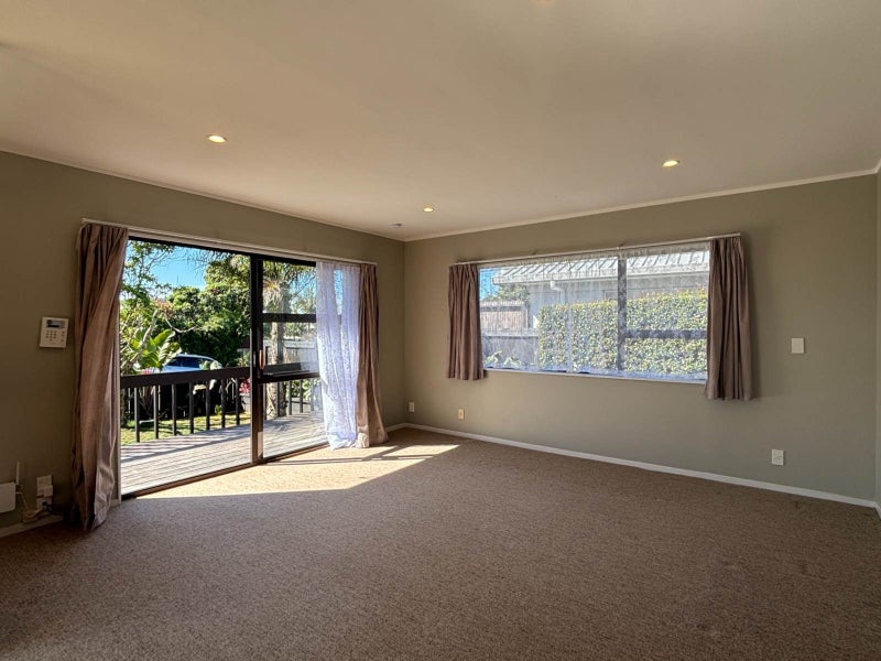 3 Pickwick Parade, Mellons Bay, Auckland - Carousel 2