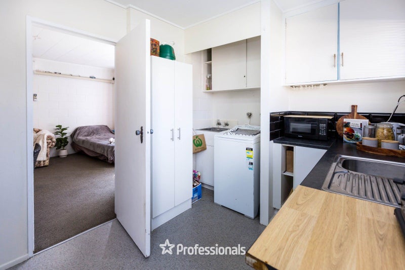 2/781 Fergusson Drive, Elderslea, Upper Hutt - Carousel 2