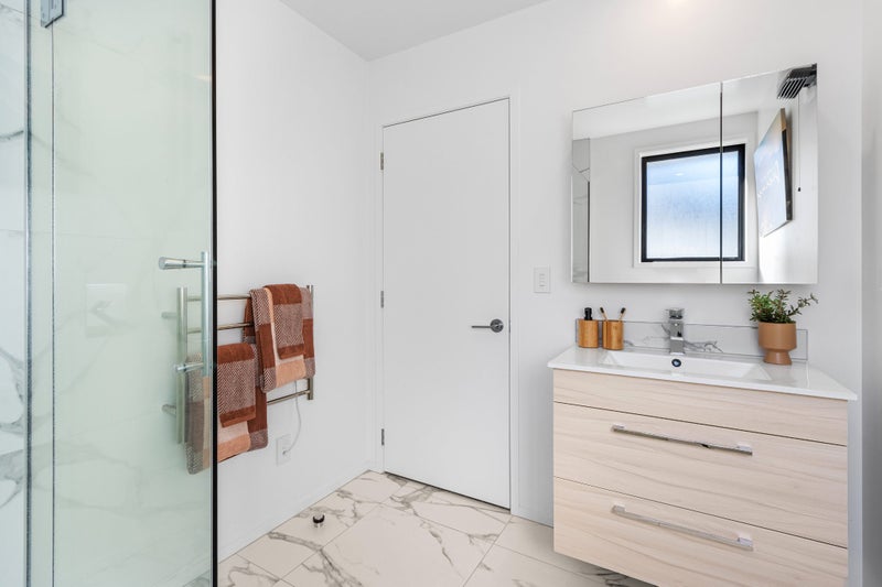 2/4 Riccarton Road, Riccarton, Christchurch - Carousel 8