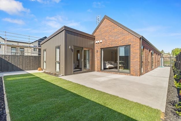30 Earp Crescent, Chartwell, Hamilton - Carousel 2