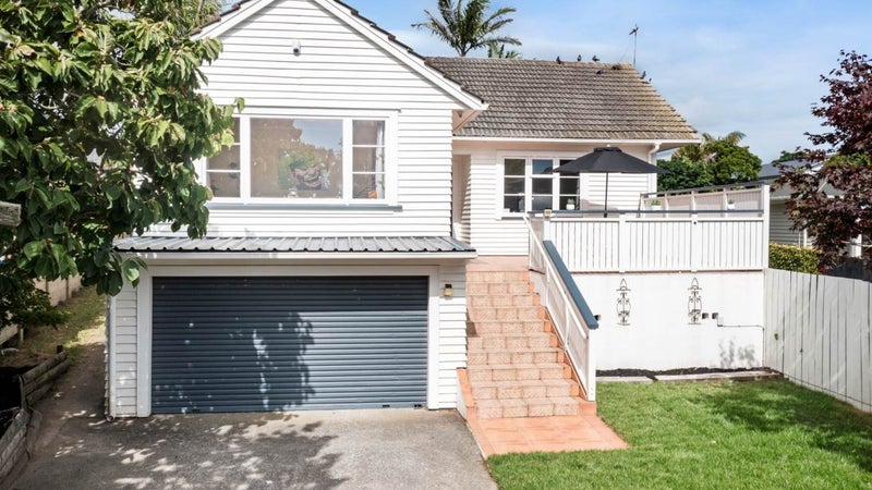 68 Premier Avenue, Point Chevalier, Auckland - Carousel 1