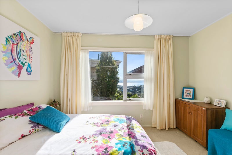 18 Highbury Crescent, Highbury, Wellington - Carousel 11
