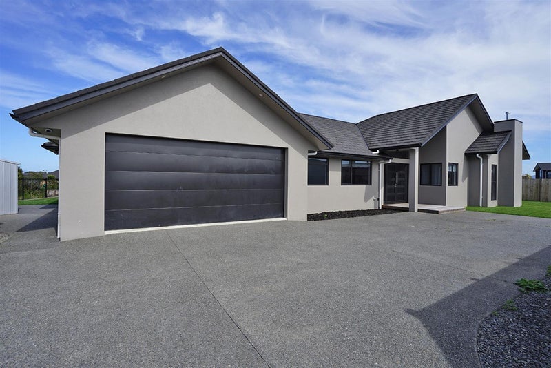 15 Batten Drive, Flagstaff, Hamilton - Carousel 1