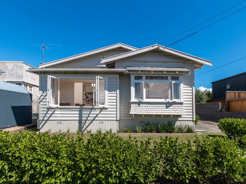 10 Westmere Park Avenue, Westmere, Auckland - Carousel 2