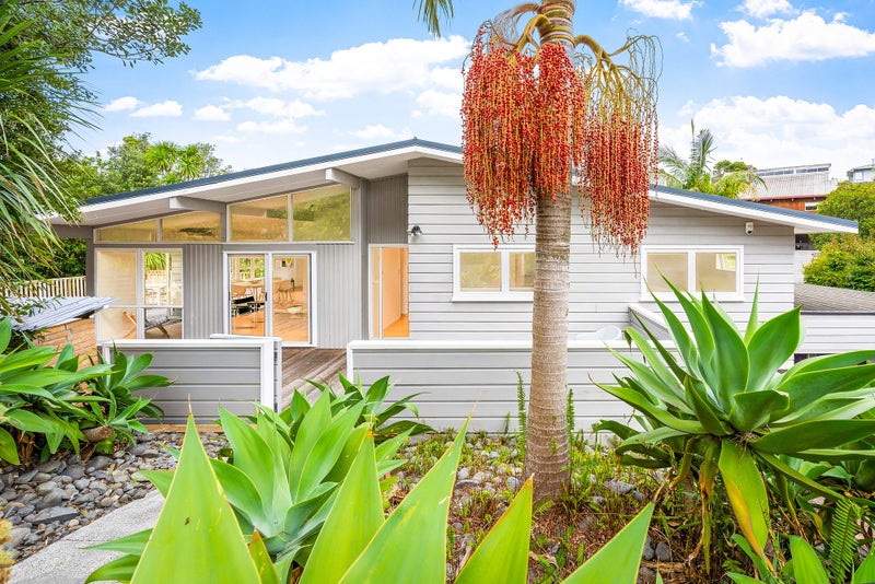 1 Garmons Way, Castor Bay, Auckland - Carousel 1