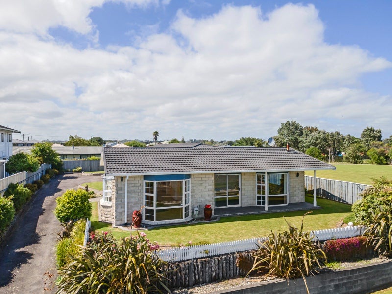 140 Parklands Avenue, Bell Block, New Plymouth - Carousel 1