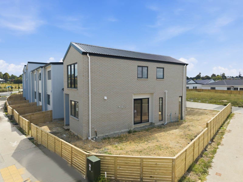 81 Otuwairoa Esplanade, Ōpaheke, Papakura - Carousel 22