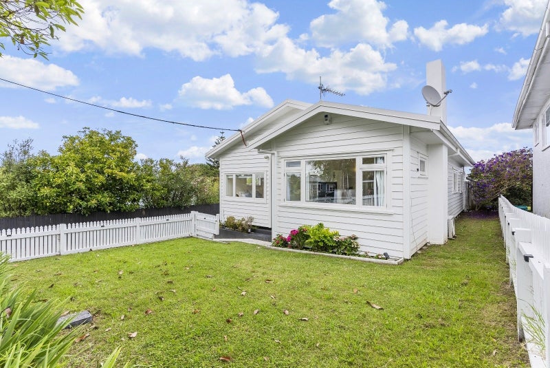 1/7 Evan Street, Belmont, Auckland - Carousel 1