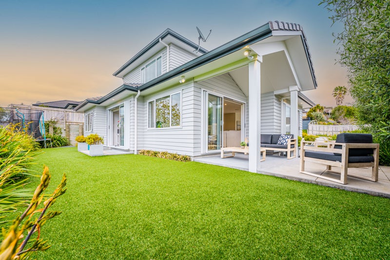 1 Pae Moana Place, Stanmore Bay, Whangaparaoa - Carousel 1