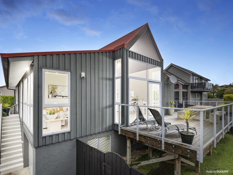 7 Izard Road, Khandallah, Wellington - Carousel 1