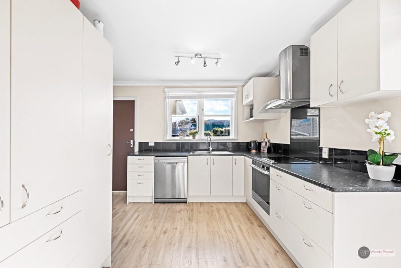 7 Routley Crescent, Elderslea, Upper Hutt - Carousel 2