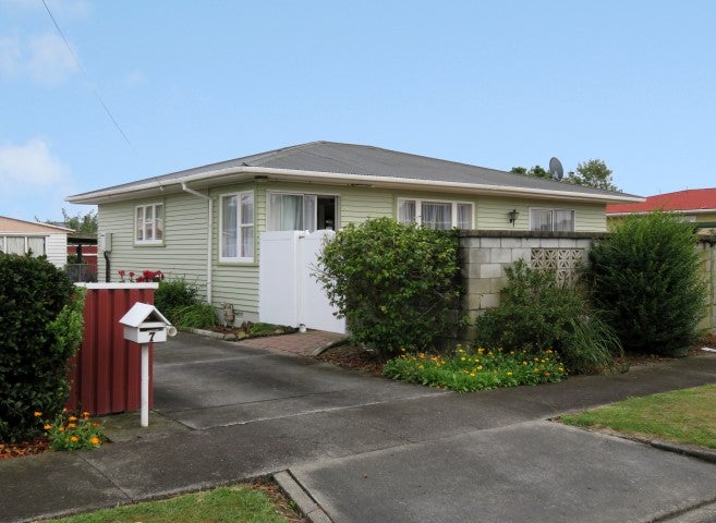 7 Oriana Place, Highbury, Palmerston North - Carousel 1