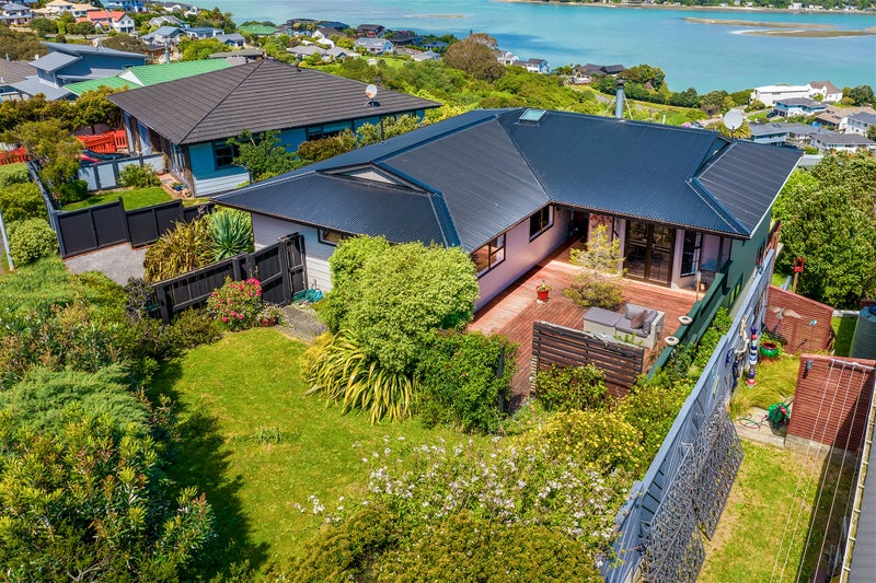8 Bodmin Terrace, Camborne, Porirua - Carousel 2